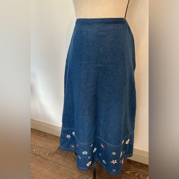 Koret Dresses & Skirts - Koret City Blues Petite Denim MIDI Skirt Floral Embroidery  Vintage SZ L